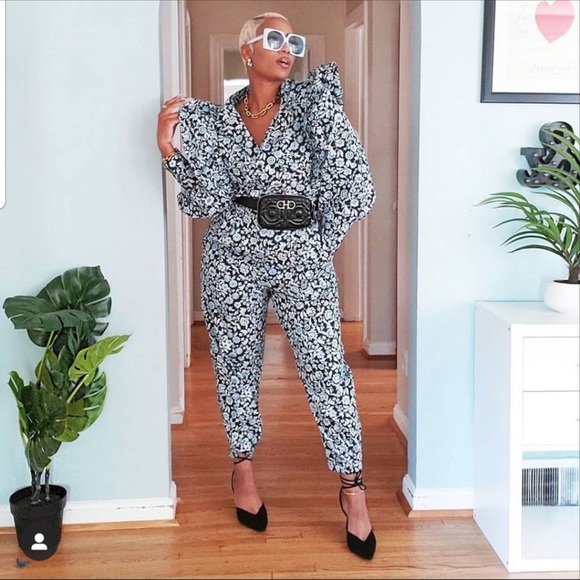 🦋Bloggers Favorite🦋 Zara Floral Jumpsuit Size M - Picture 3 of 16